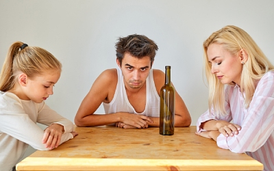 Алкогольная зависимость и семейные отношения - клиника Угодие