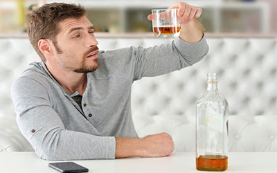 Алкоголь провоцирует повышенную выработку гормонов удовольствия - клиника Угодие